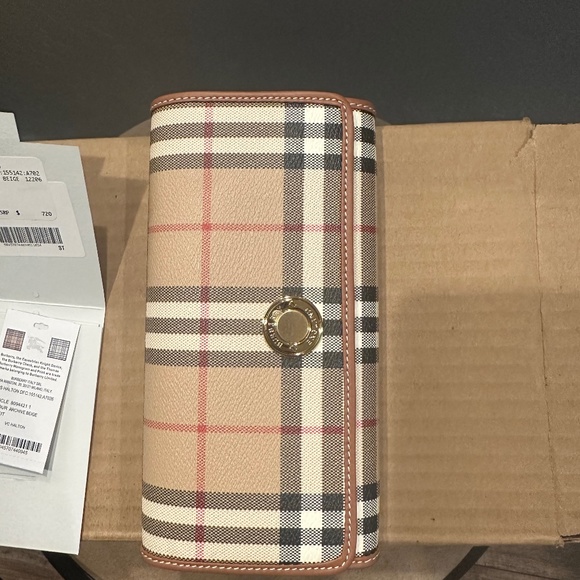 Burberry Wallet - Picture 1 of 4